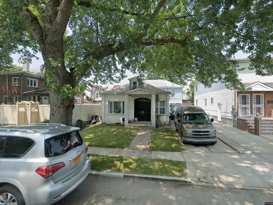 Single-family for Pre-foreclosure Laurelton, Queens