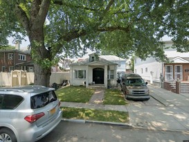 Home for Pre-foreclosure Laurelton, Queens