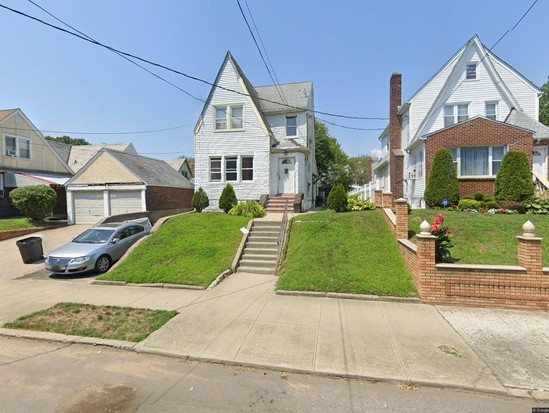 Single-family for Pre-foreclosure Laurelton, Queens