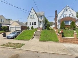 Home for Pre-foreclosure Laurelton, Queens