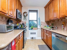 Home for Sale Briarwood, Queens