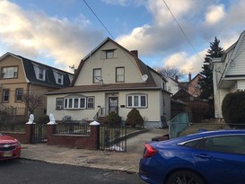 Home for Pre-foreclosure / auction Briarwood, Queens