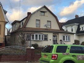 Home for Pre-foreclosure / auction Briarwood, Queens