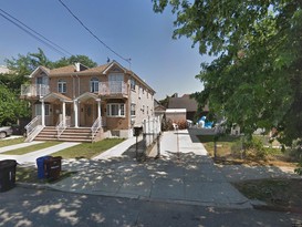 Home for Pre-foreclosure Rosedale, Queens