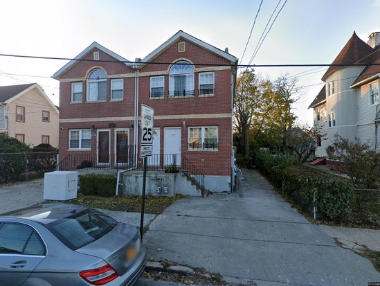 Multi-family for Pre-foreclosure Far Rockaway, Queens