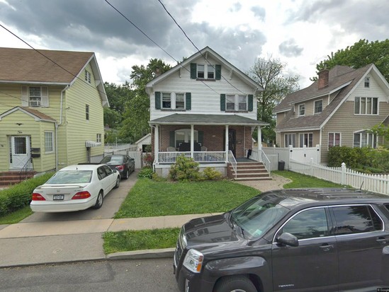 Single-family for Pre-foreclosure / auction Richmond Town, Staten Island