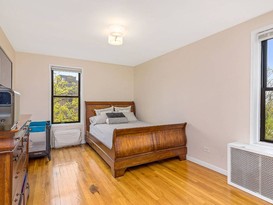 Home for Sale Briarwood, Queens