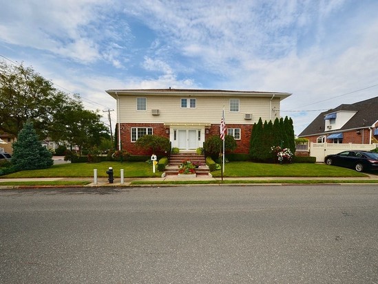 Single-family for Sale Belle Harbor, Queens