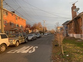 Home for Pre-foreclosure / auction Far Rockaway, Queens