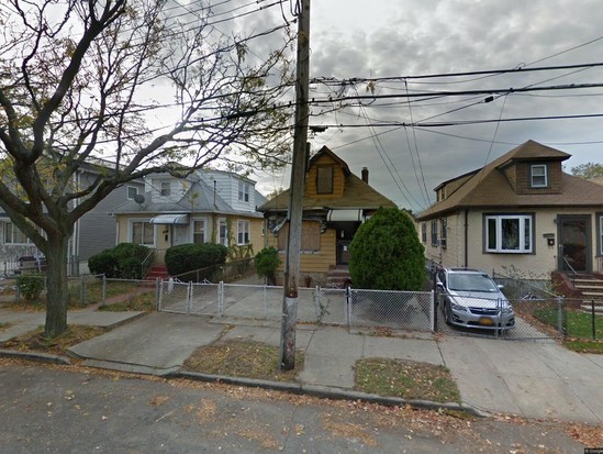 Single-family for Pre-foreclosure / auction Springfield Gardens, Queens