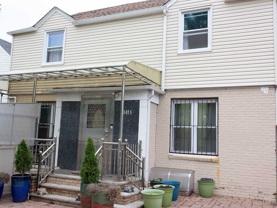 Single-family for Sale Kew Gardens Hills, Queens