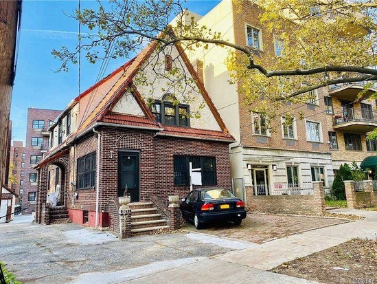 Multi-family for Sale Briarwood, Queens