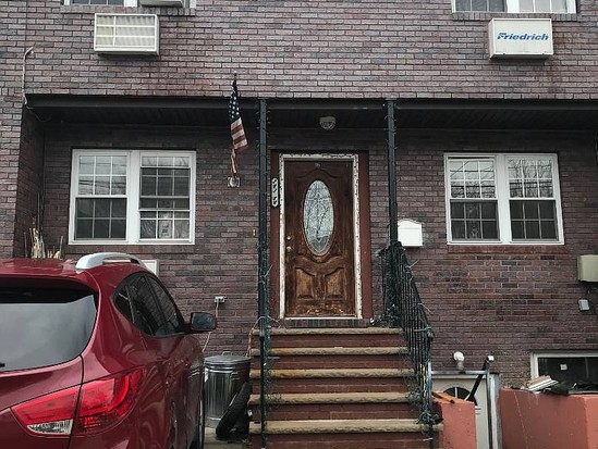 Single-family for Pre-foreclosure Rosedale, Queens