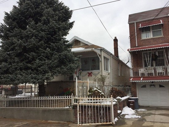 Single-family for Pre-foreclosure / auction Pelham Gardens, Bronx