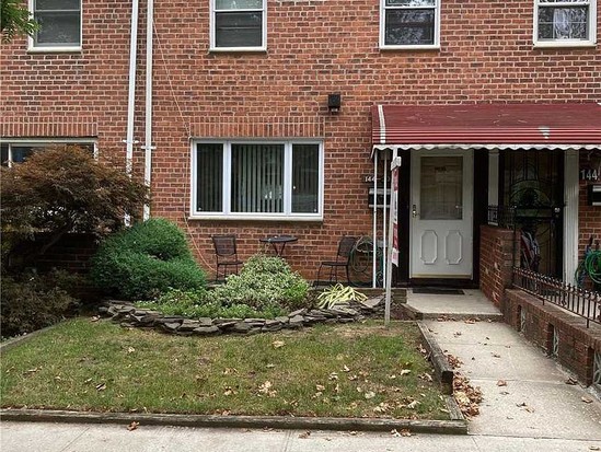 Single-family for Sale Kew Gardens Hills, Queens