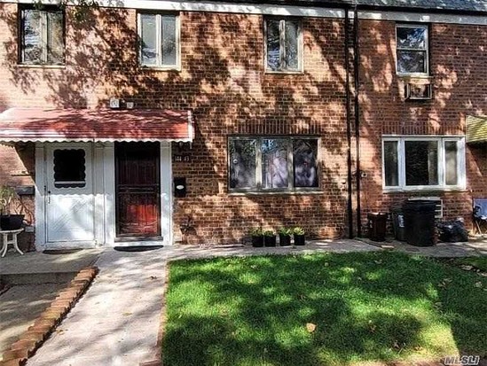 Single-family for Sale Kew Gardens Hills, Queens