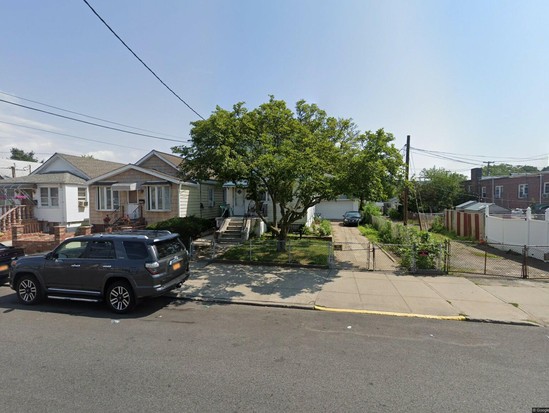 Multi-family for Pre-foreclosure / auction Canarsie, Brooklyn