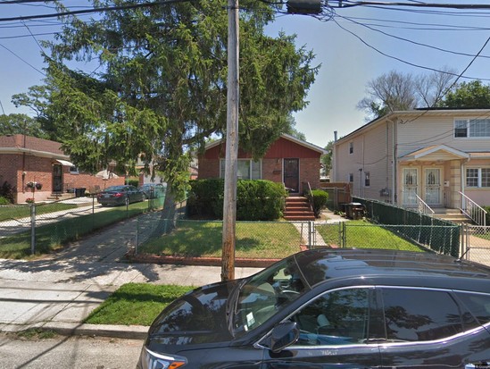 Single-family for Pre-foreclosure Brookville, Queens