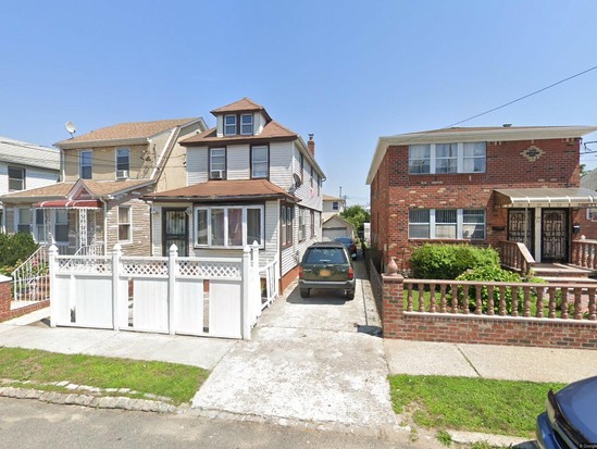 Single-family for Pre-foreclosure Brookville, Queens