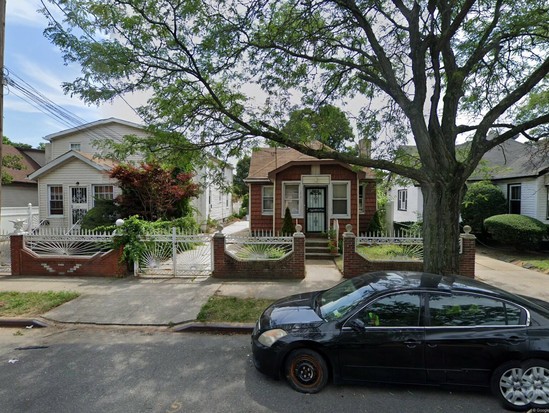 Single-family for Pre-foreclosure Brookville, Queens