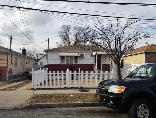 Single-family for Pre-foreclosure / auction Brookville, Queens