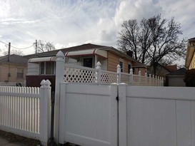 Home for Pre-foreclosure / auction Brookville, Queens