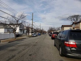 Home for Pre-foreclosure / auction Brookville, Queens