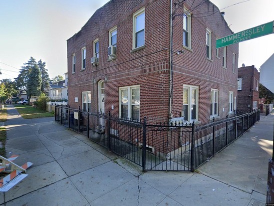 Single-family for Pre-foreclosure / auction Baychester, Bronx