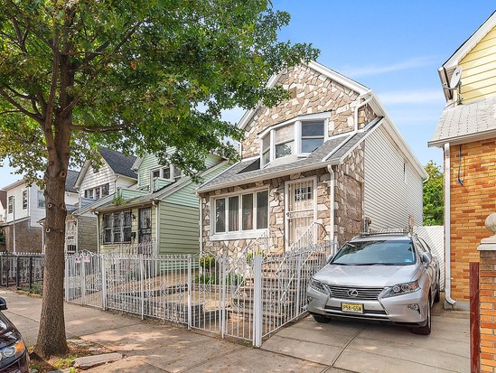 Single-family for Sale Jamaica, Queens