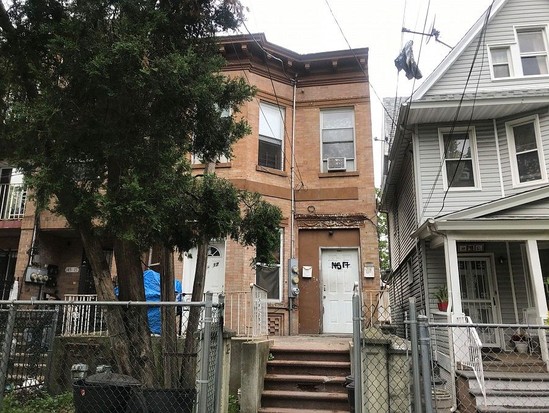 Single-family for Pre-foreclosure / auction Jamaica, Queens