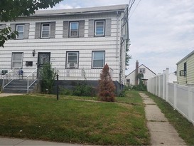 Home for Pre-foreclosure / auction Briarwood, Queens