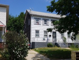 Home for Pre-foreclosure / auction Briarwood, Queens