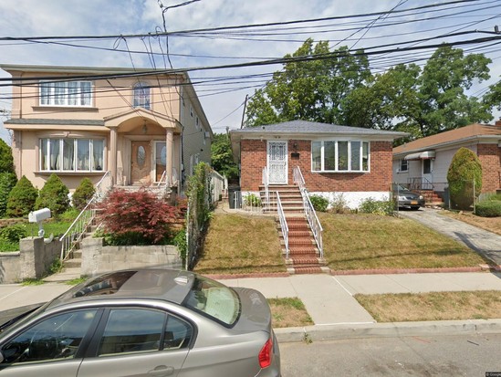 Single-family for Pre-foreclosure Brookville, Queens