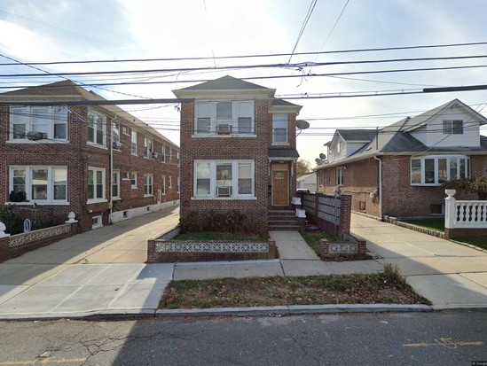 Multi-family for Pre-foreclosure Whitestone, Queens