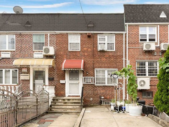 Townhouse for Sale Flushing, Queens