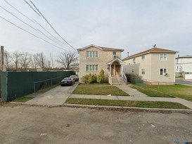 Home for Pre-foreclosure Rosedale, Queens