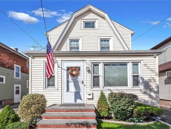 Single-family for Sale Whitestone, Queens