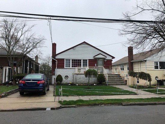 Single-family for Pre-foreclosure / auction Far Rockaway, Queens