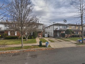 Home for Pre-foreclosure Rosedale, Queens