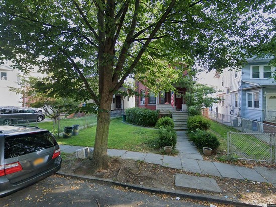 Single-family for Pre-foreclosure / auction Port Richmond, Staten Island