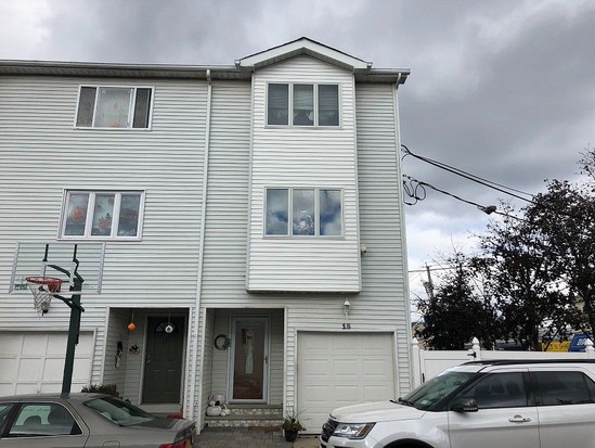 Single-family for Pre-foreclosure / auction Tottenville, Staten Island