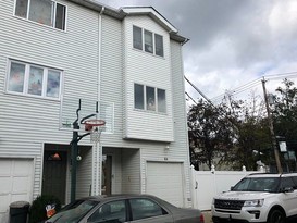 Home for Pre-foreclosure / auction Tottenville, Staten Island