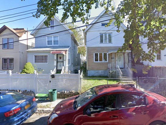 Single-family for Pre-foreclosure West Brighton, Staten Island