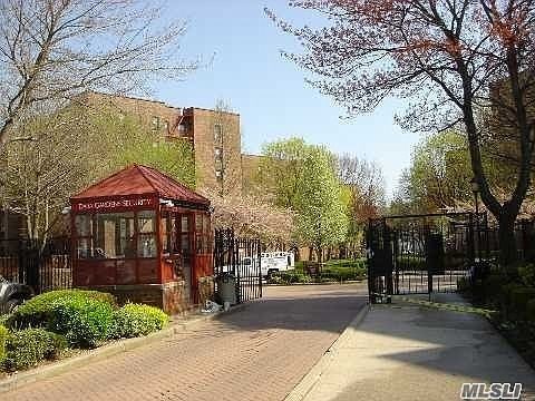 Condo for Sale Kew Gardens Hills, Queens