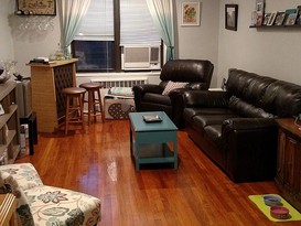 Home for Pre-foreclosure / auction Kew Gardens Hills, Queens