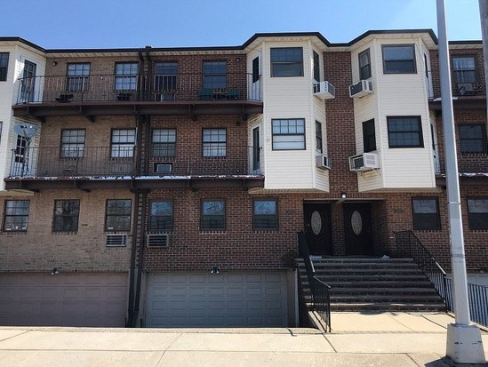 Condo for Auction Howard Beach, Queens