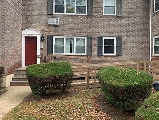 Single-family for Sale Kew Gardens Hills, Queens