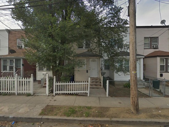 Single-family for Pre-foreclosure South Jamaica, Queens