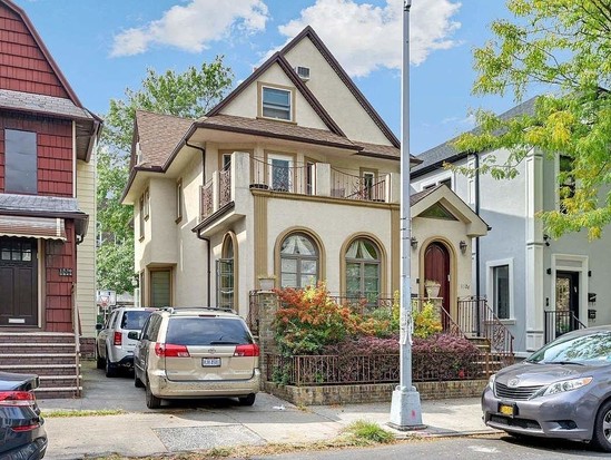 Single-family for Sale Midwood, Brooklyn