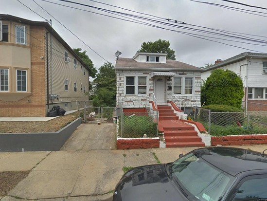 Single-family for Pre-foreclosure / auction South Jamaica, Queens